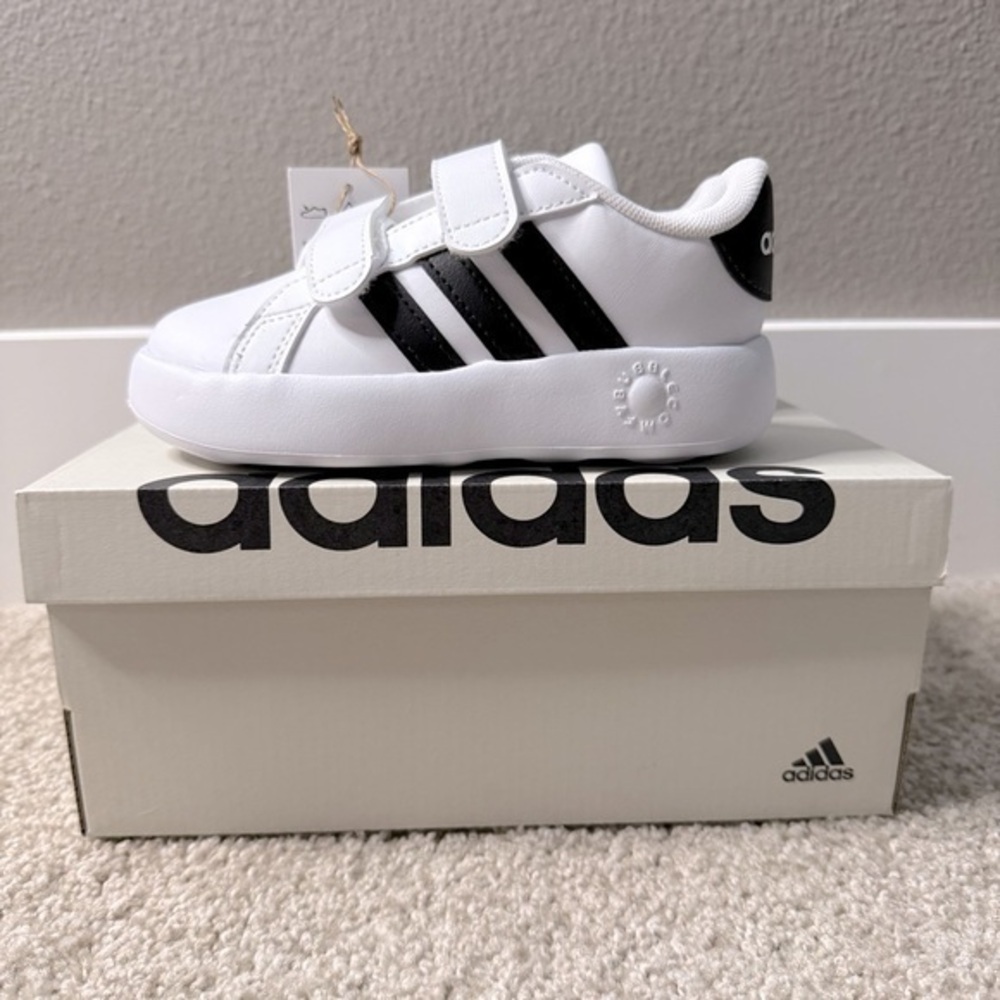 NWB Adidas Grand Court 2.0 white with black stripes tennis shoes size 9T